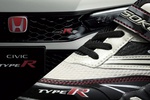 Honda забрендировала детские кроссовки под Type R