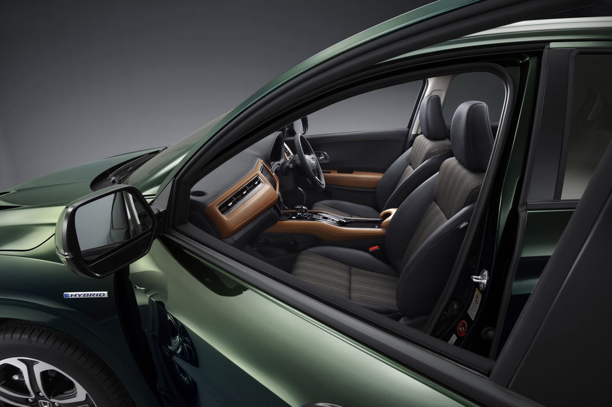 Honda FRV (Vezel) — interior, photo 1